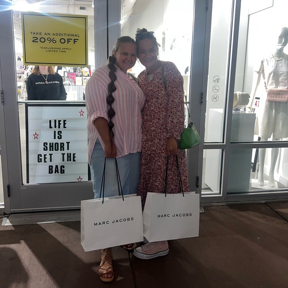 Meet your Posher, Andrea - Picture 3 of 6